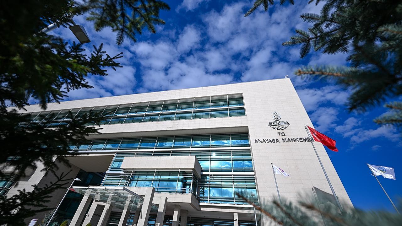 Anayasa Mahkemesi, o partinin amblemini aykırı buldu