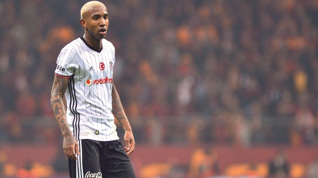 Anderson Talisca kalıyor