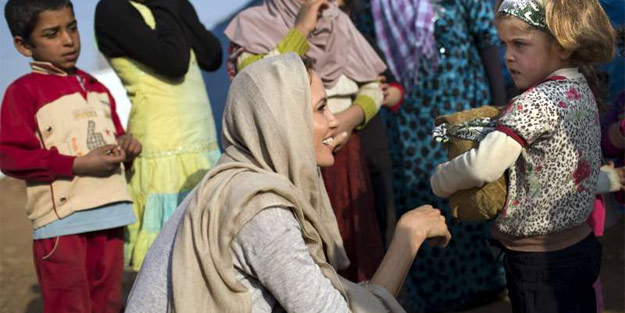 Angelina Jolie Yunanistan'da