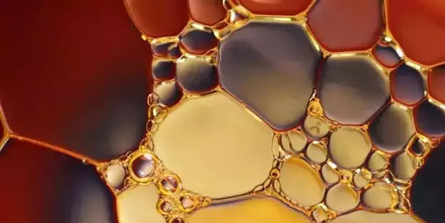 Göz altı morluklarını silip süpürüyor! Kazayaklarını santim santim açıyor: Anında kolajen üretimini destekliyor