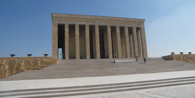 Anıtkabir'de konser caiz mi?