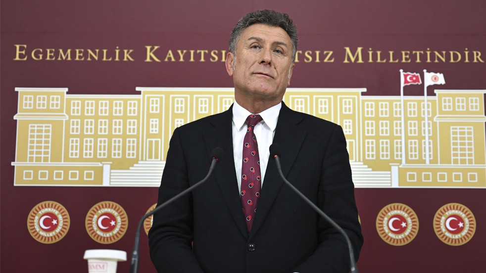 Anıtkabir’i 15 yılda yapanlar 455 bin konuta laf atıyor! CHP’den deprem konutlarına yine çamur