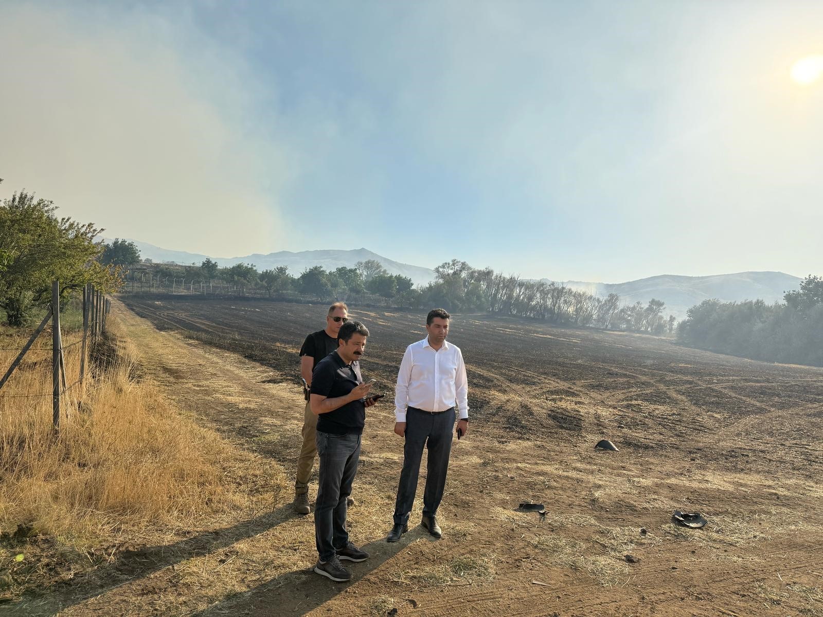 Anız yangını 3 köye sıçradı, yerleşim yerlerine ulaşmadan kontrol altına alındı