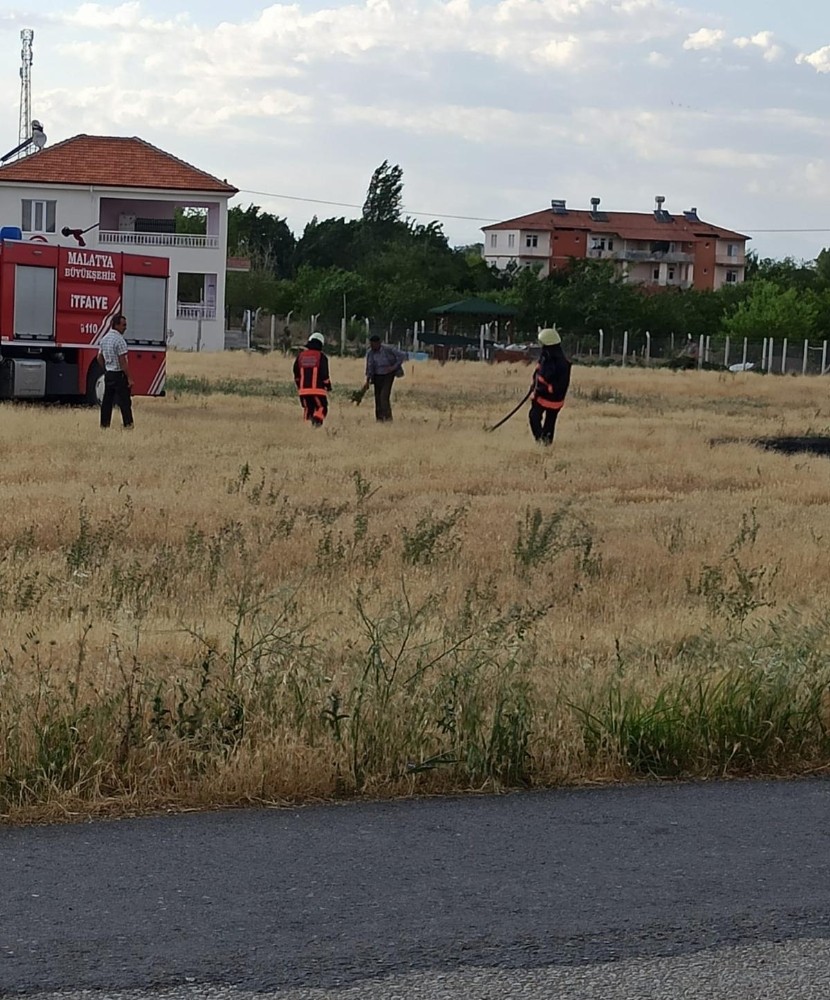 Anız yangını büyümeden kontrol altına alındı 