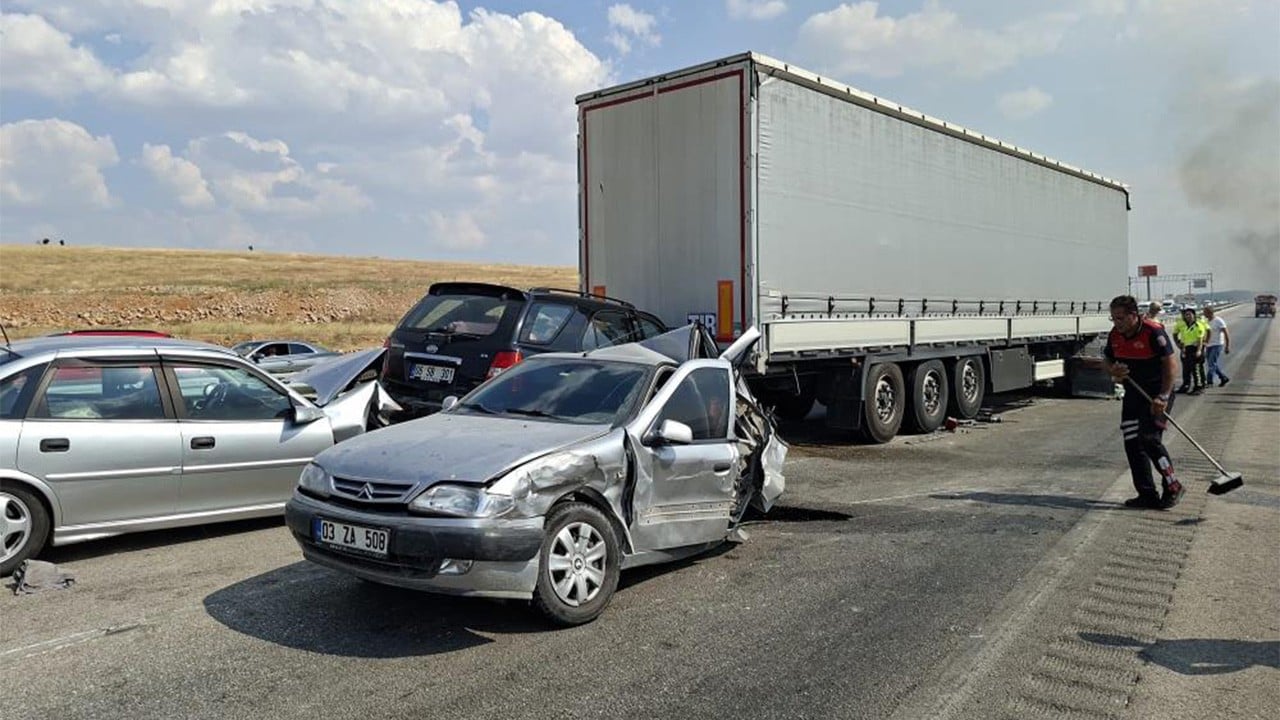 Anız yangını dumanı zincirleme kazaya yol açtı
