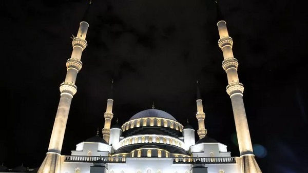 Ankara 22 Nisan akşam ezanı kaçta? Ankara iftar saat kaçta teravih ne zaman?