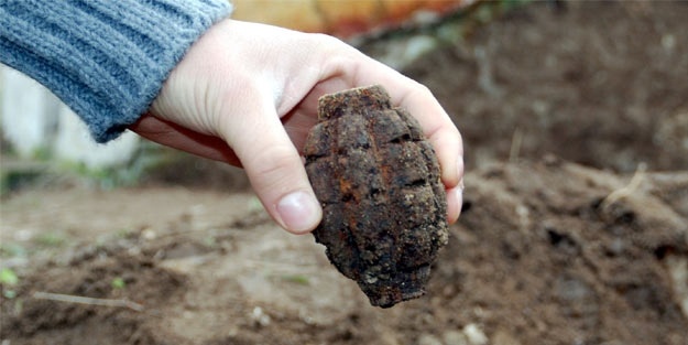 Ankara Batıkent'te el bombası bulundu