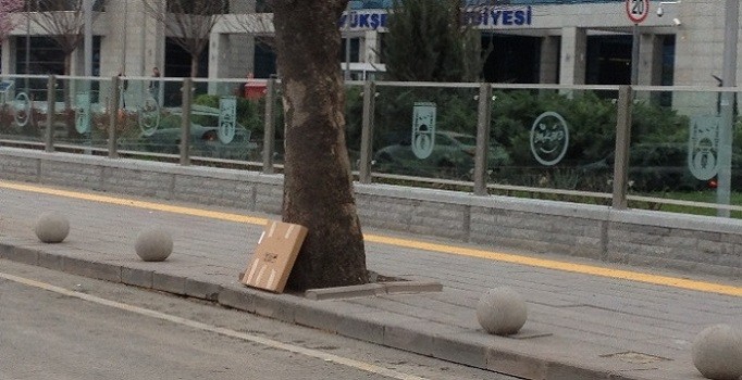 Ankara Büyükşehir Belediyesi önünde hareketli dakikalar