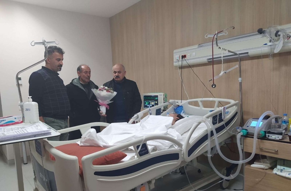 Ankara derneğinden minik Akar’a ziyaret 