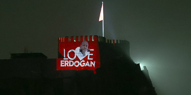 Ankara Kalesi 'Love Erdoğan' ile aydınlandı!