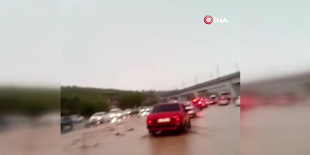 Ankara-Kırıkkale yolunda sel nedeniyle trafik durdu