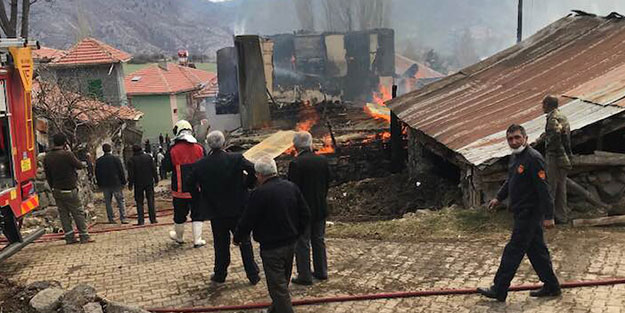 Ankara Kızılcahamam'da yangın paniği!