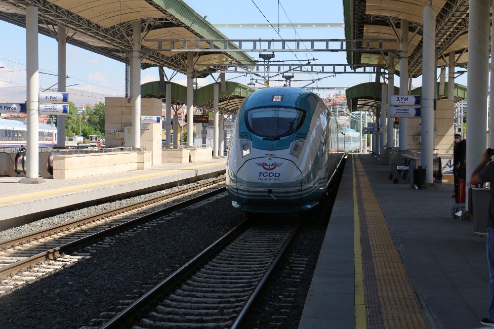 Ankara-Konya seferini yapan YHT Konya’ya ulaştı 