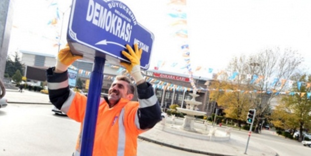 Ankara patlamasının yaşandığı meydana tabela asıldı