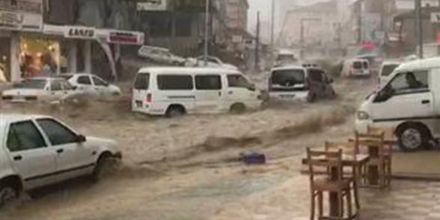 Başkent'te sel felaketi! Yaralılar var