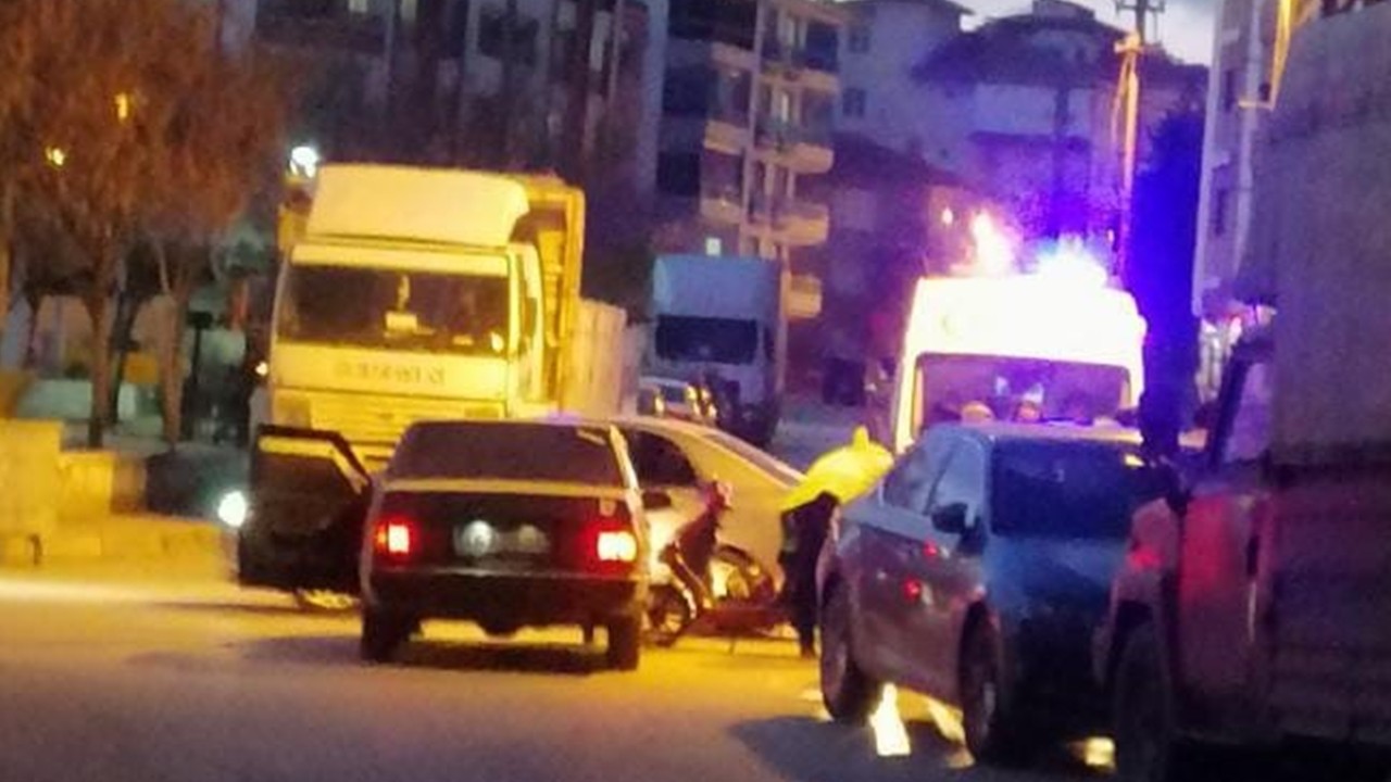 Ankara Sincan’da trafik kazası: Minibüs otomobile çarptı, sürücü kaçtı