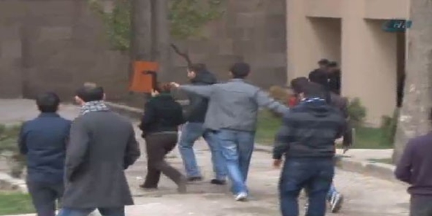 Ankara Üniversitesi'nde taşlı-sopalı kavga!