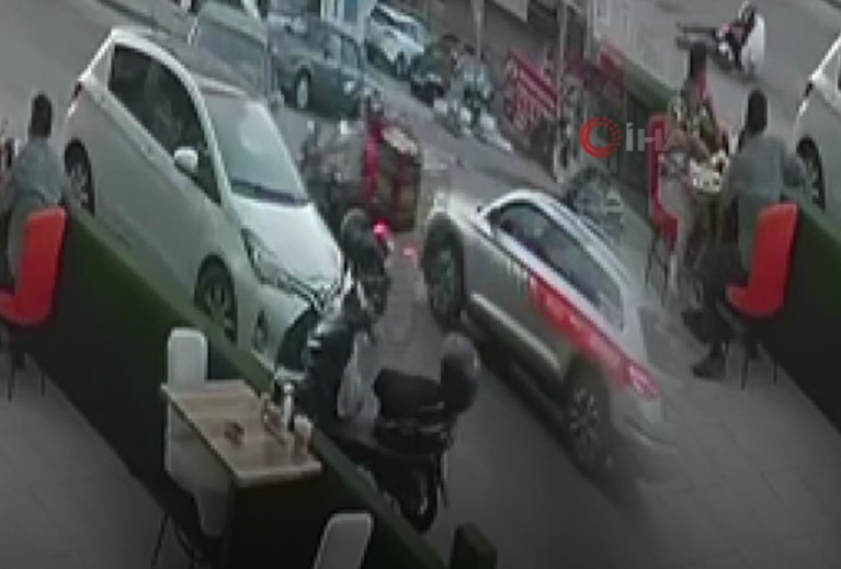 Ankara'a feci kaza: Motosiklet otomobille çarpıştı!