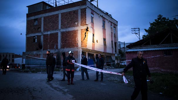 Ankara’da 3 katlı binada göçük meydana geldi
