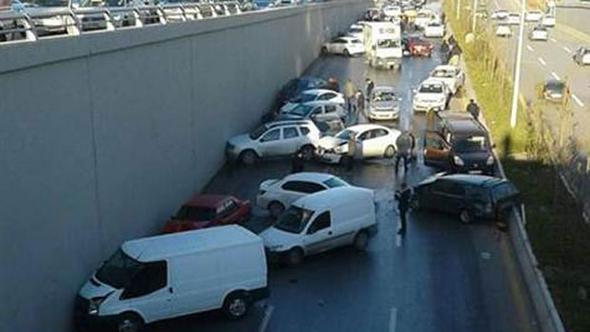 Ankara'da akıl almaz kaza! Tam 23 araç...