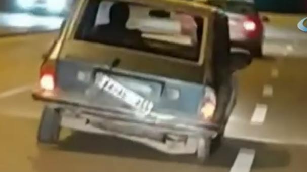 Ankara'da arka tekeri olmayan otomobil kampana üzerinde yol aldı