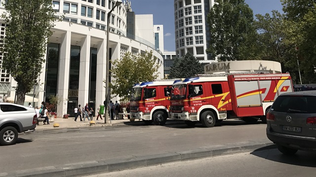Ankara'da AVM'de yangın korkusu
