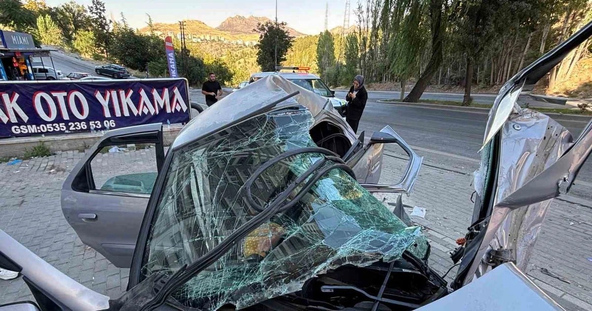 Ankara'da beton mikseri otomobille çarpıştı, biri ağır 5 kişi yaralandı