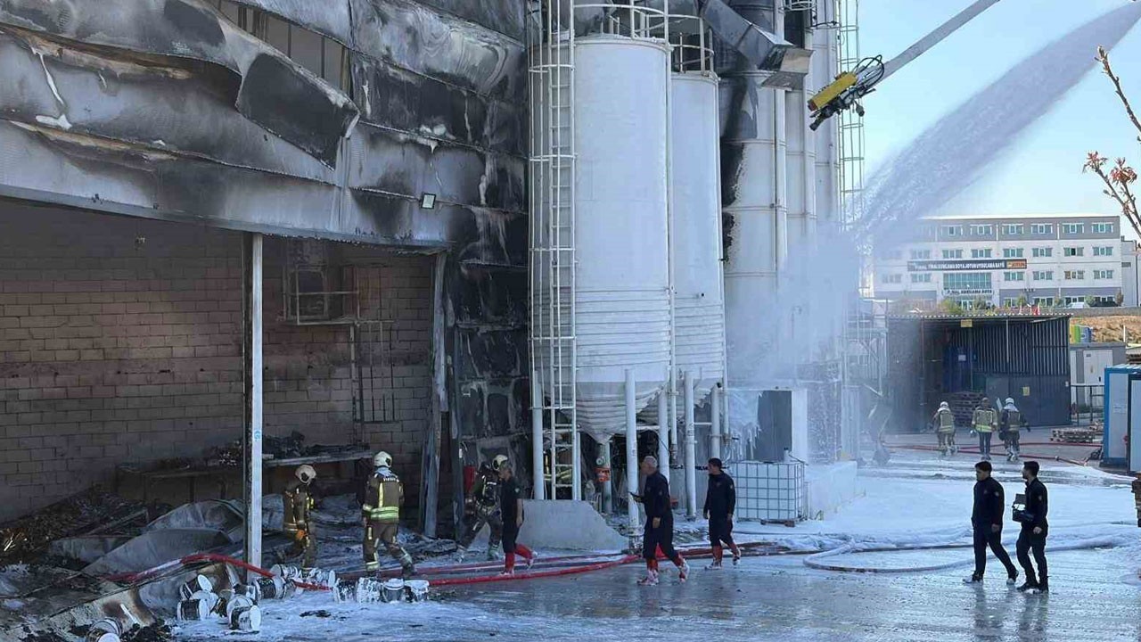 Ankara’da boya fabrikasında yangın!
