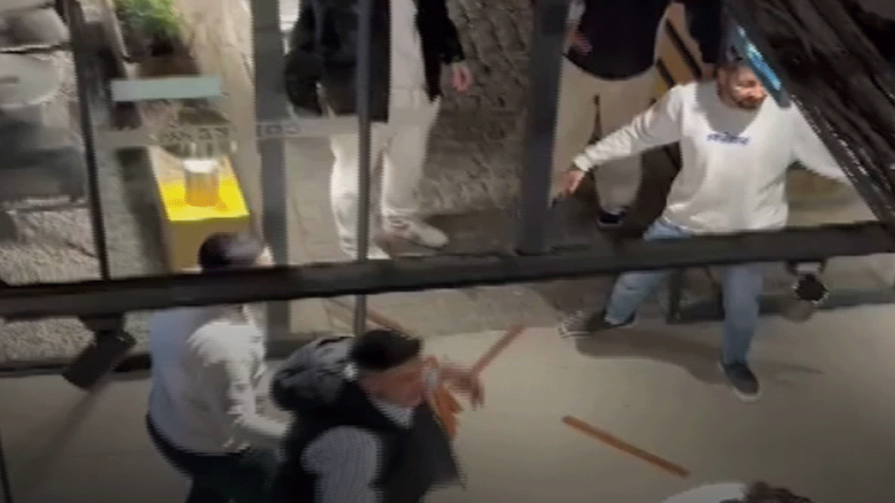 Ankara'da cafede iki grup arasında kavga çıktı!