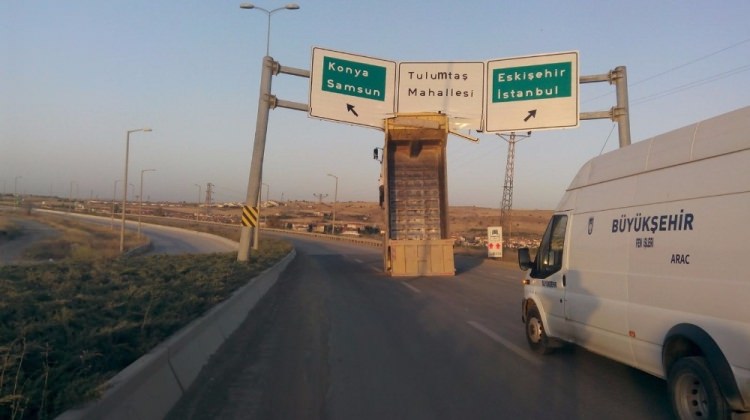 Ankara’da damperi açık kalan kamyon şaha kalktı