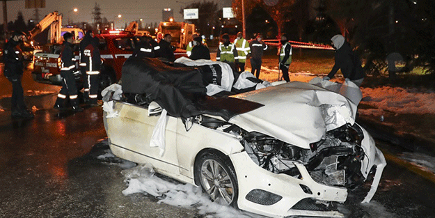 Ankara'da direğe çarptıktan sonra yanan otomobilin sürücüsü öldü