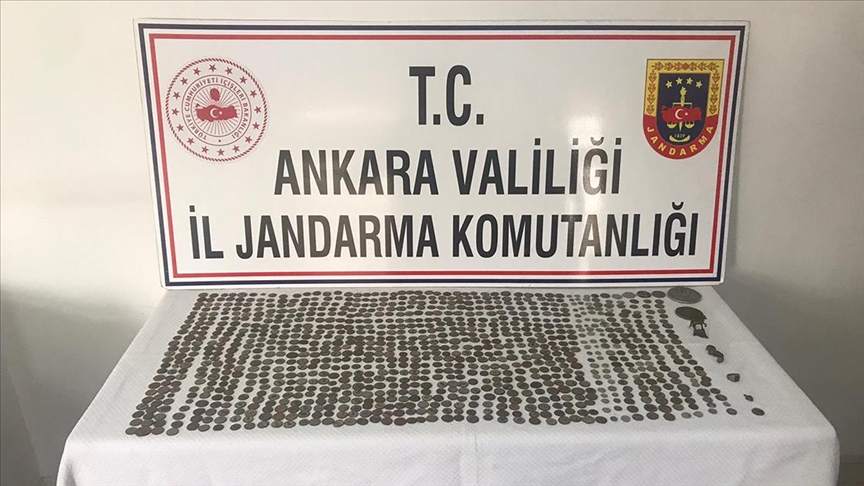 Ankara'da düzenlenen operasyonda 1016 sikke, at heykeli ve yüzük ele geçirildi