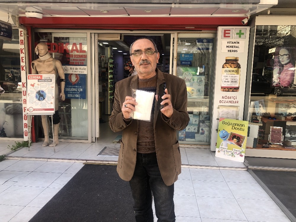 Ankara’da eczaneler ücretsiz maske dağıtmaya başladı 