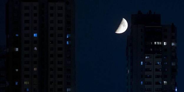 Ankara'da etkileyici görüntüler! Herkes telefonlarına sarıldı
