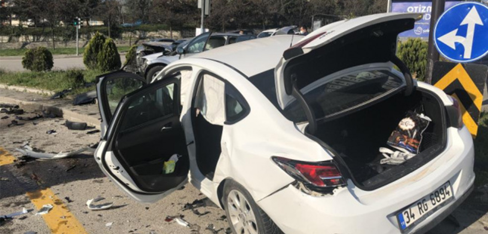 Ankara'da feci kaza: 3'ü çocuk 7 yaralı