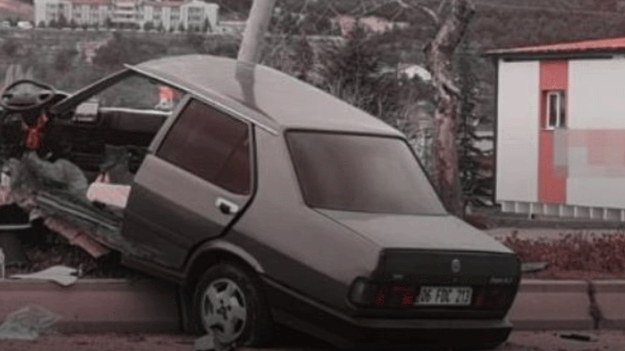 Ankara'da feci kaza: Tofaş ikiye bölündü!