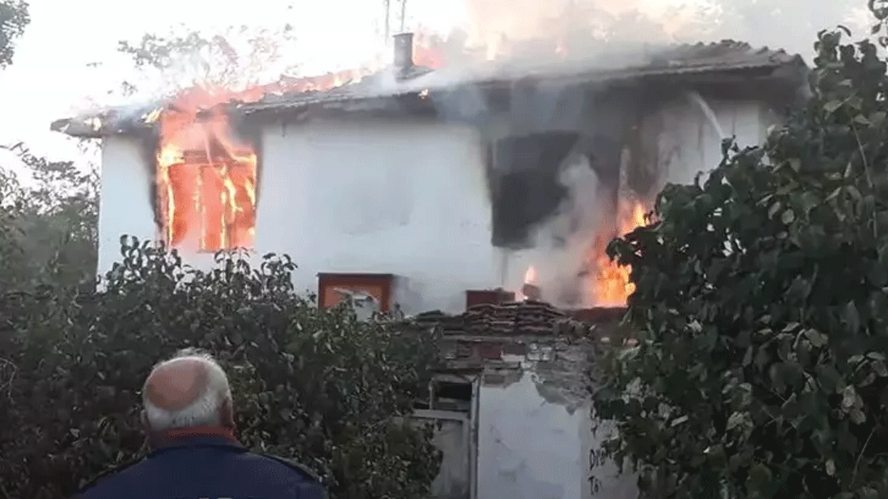 Ankara'da gecekondu alevlere teslim oldu!