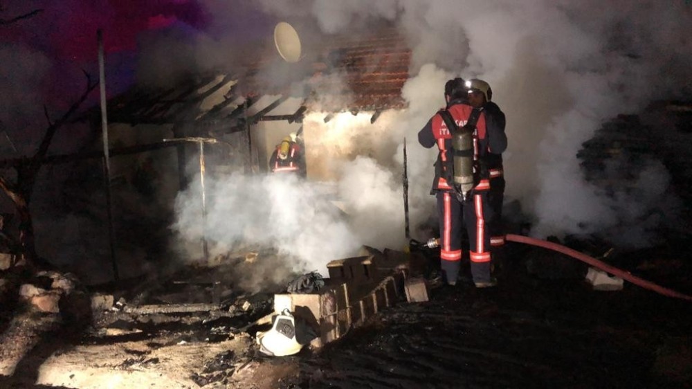 Ankara’da gecekondu yandı: 6 kişi dumandan etkilendi 