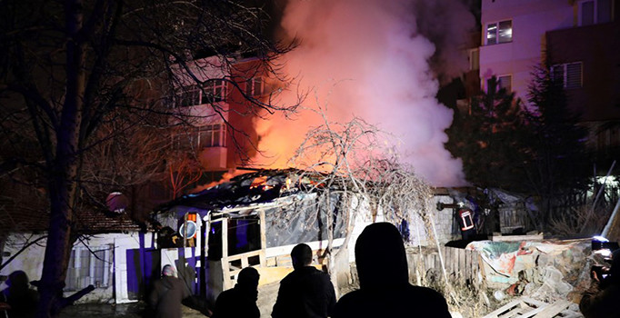 Ankara'da gecekondu yangını çıktı