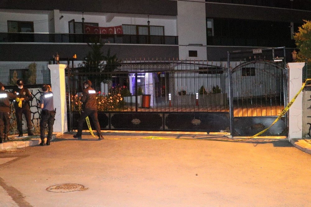 Ankara’da giriş katında çatlaklar oluşan 18 katlı bina tahliye edildi 