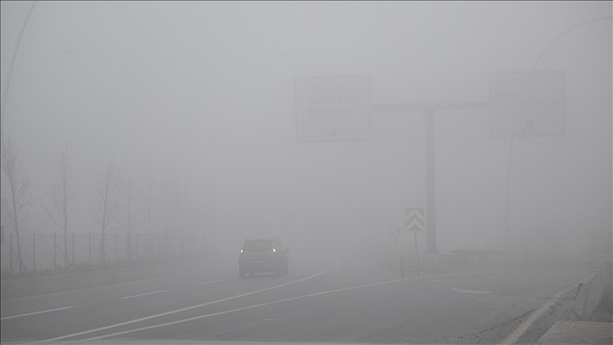 Ankara’da göz gözü görmüyor! Bir anda bastıran sis, kazayı da beraberinde getirdi