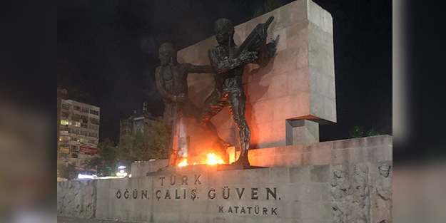 Ankara’da Güvenpark’taki anıt ateşe verildi