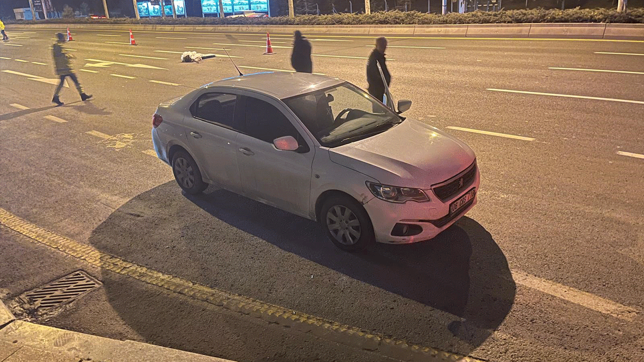 Ankara'da hareket halindeki araçtan atladı! Feci son