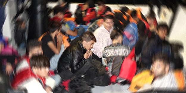 Ankara'da iki otobüste 35 düzensiz göçmen yakalandı