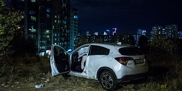 Ankara'da iki otomobil çarpışarak şarampole devrildi
