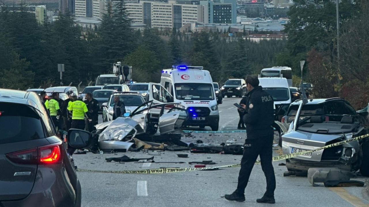Ankara'da iki otomobil çarpıştı: 1 ölü, 2 yaralı