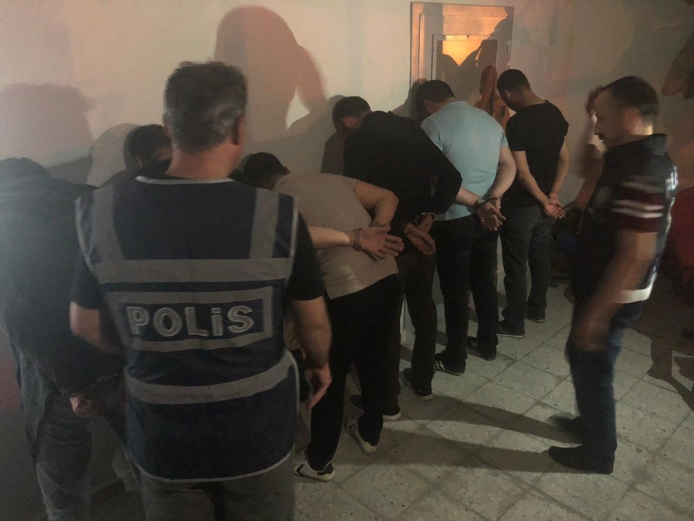 Ankara’da kaçak pavyon baskınında 36 kişiye 113 bin TL ceza 