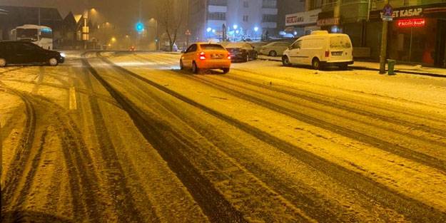 Ankara'da kar yağışı etkili oldu
