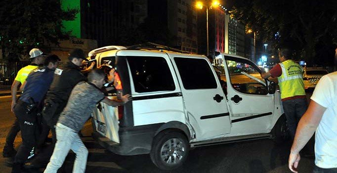Ankara'da kazadan sonra arkadaşını bırakıp kaçtı