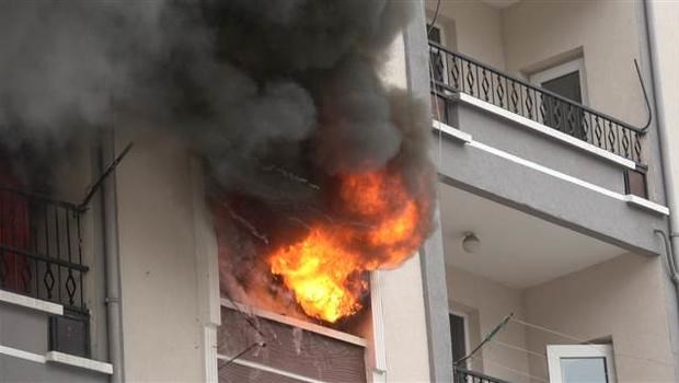 Ankara'da korkutan yangın: 11 kişi...